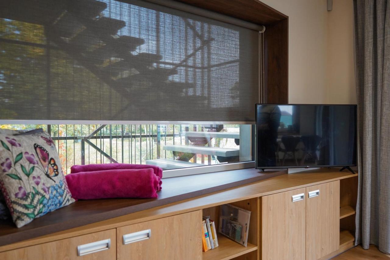 Vila Vekose - Apartman S Terasou A Zahradou Hradec Kralove Bagian luar foto