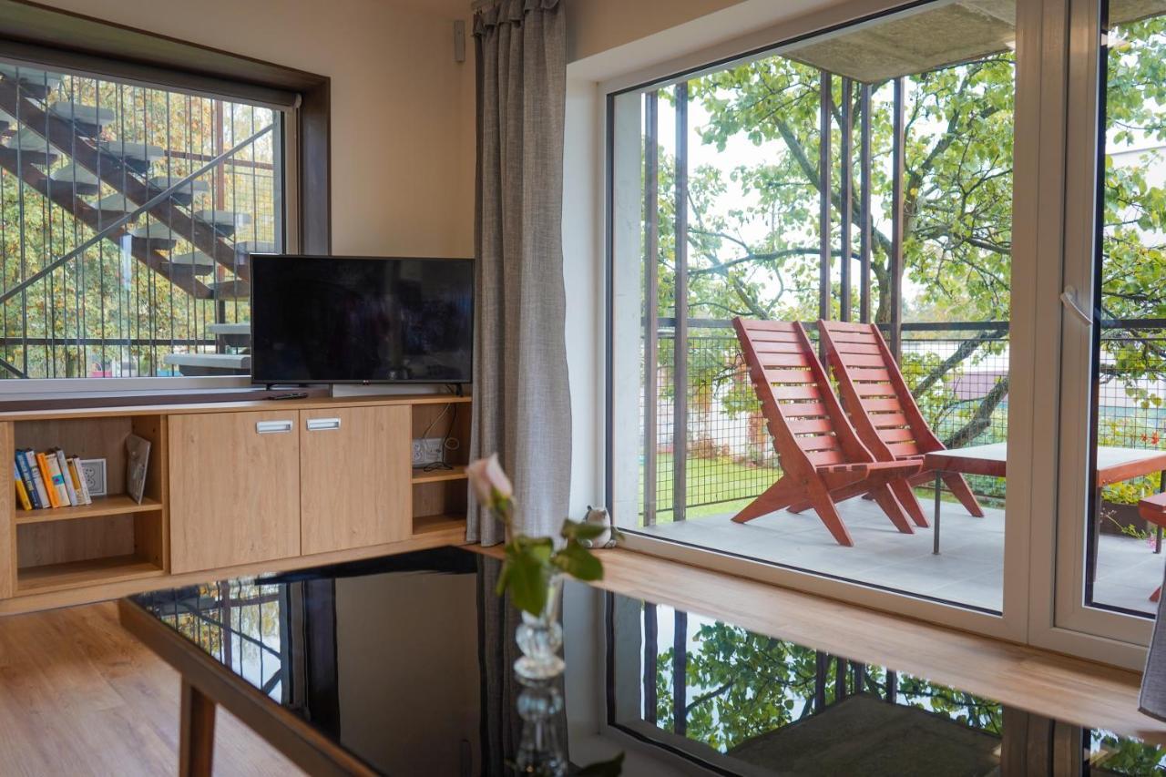 Vila Vekose - Apartman S Terasou A Zahradou Hradec Kralove Bagian luar foto