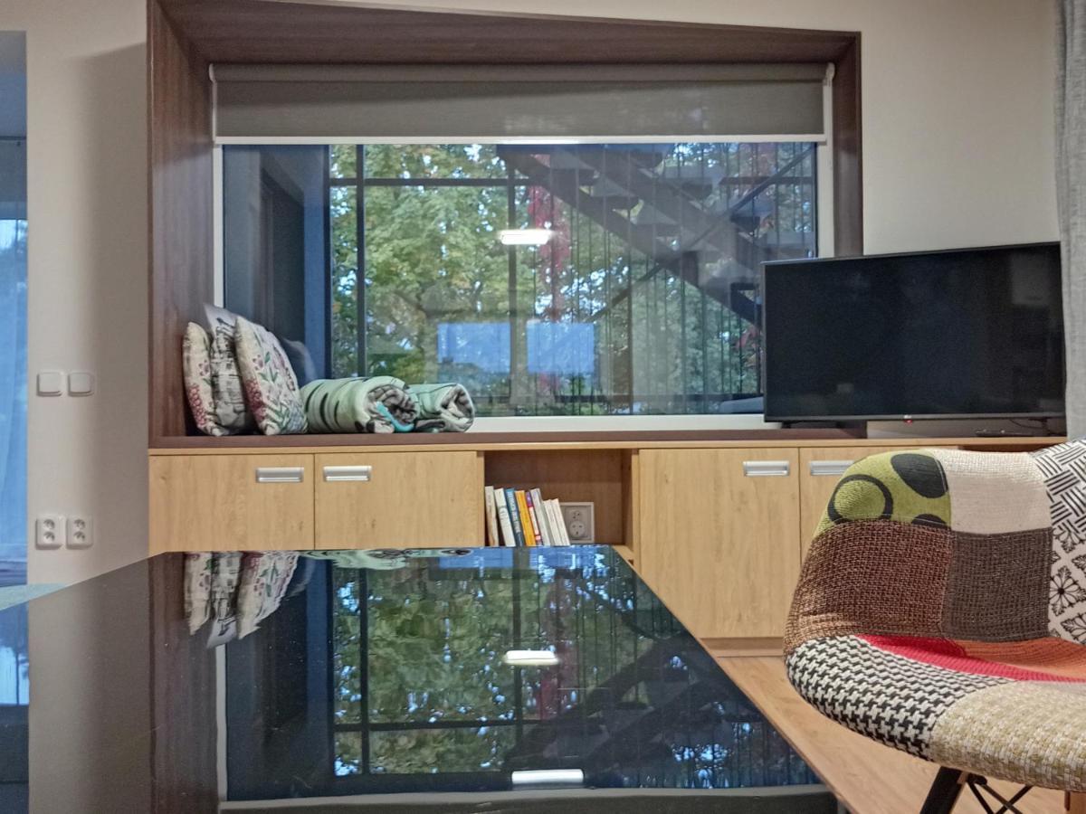 Vila Vekose - Apartman S Terasou A Zahradou Hradec Kralove Bagian luar foto